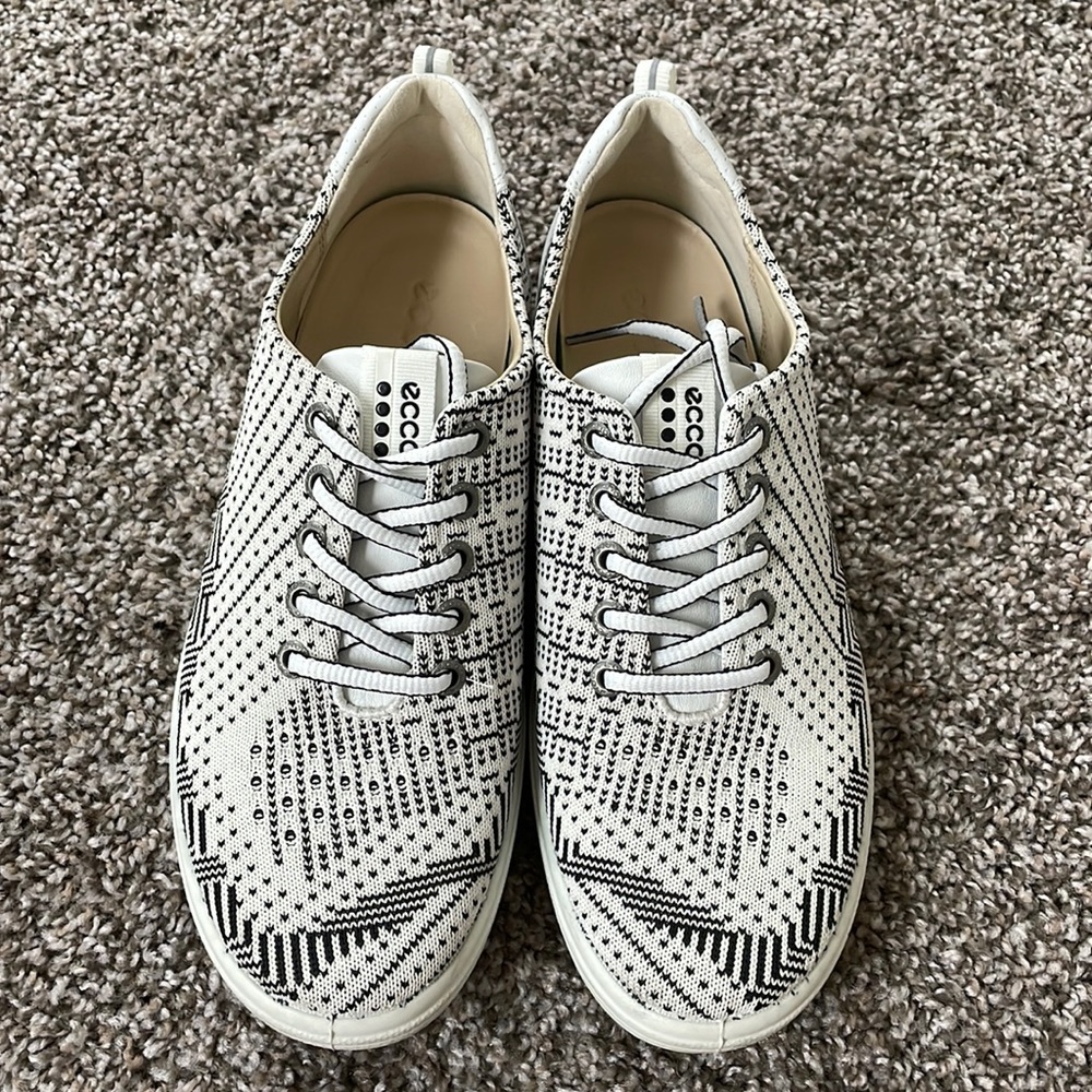 Ecco Knit Golf Shoes in Black and white